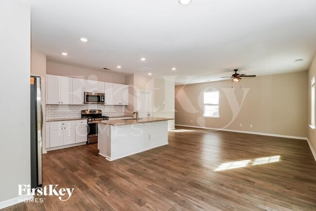 Building Photo - 569 Merrywood Dr
