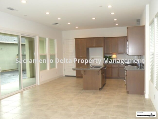 Building Photo - Beautiful Home in McKinley Village