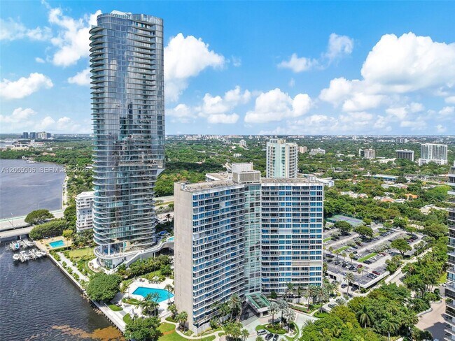 Foto del edificio - 2451 Brickell Ave