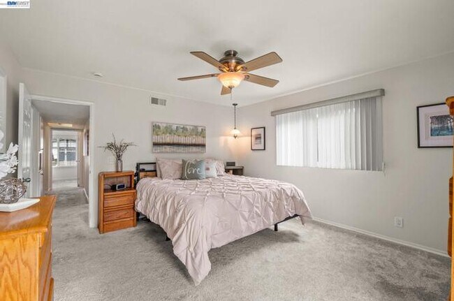 Foto del edificio - 439 Hummingbird Ln