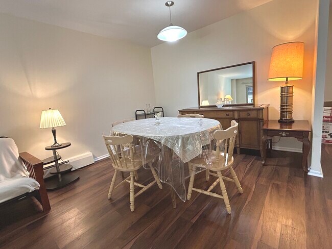 Foto del edificio - 1567 Ridge Ave