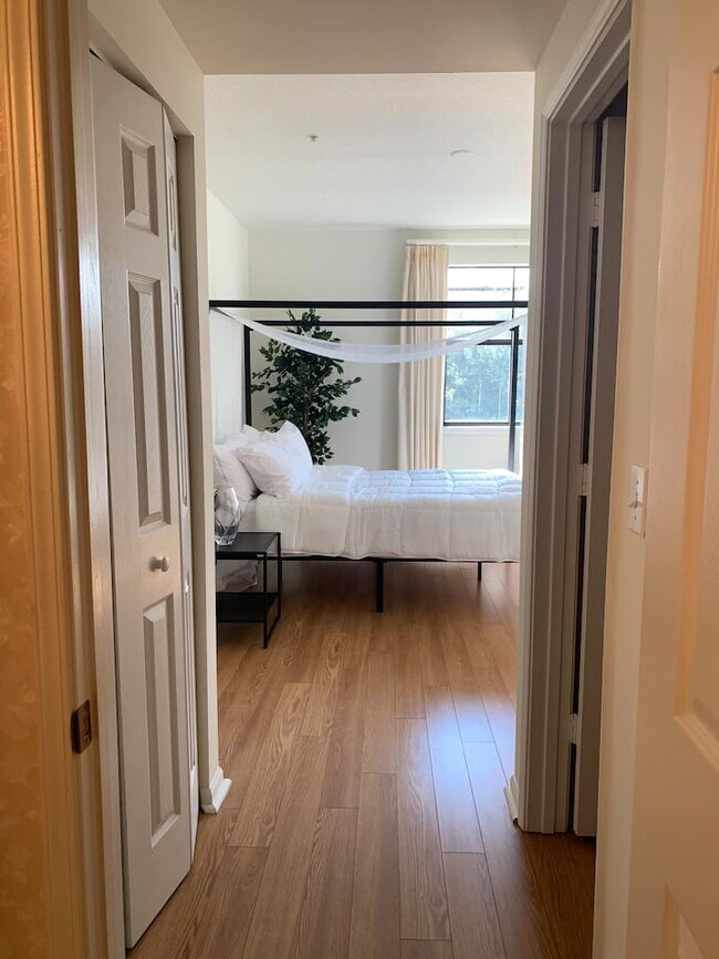 Full en suite bathrooms in each bedroom. - 580 S Sapodilla Ave