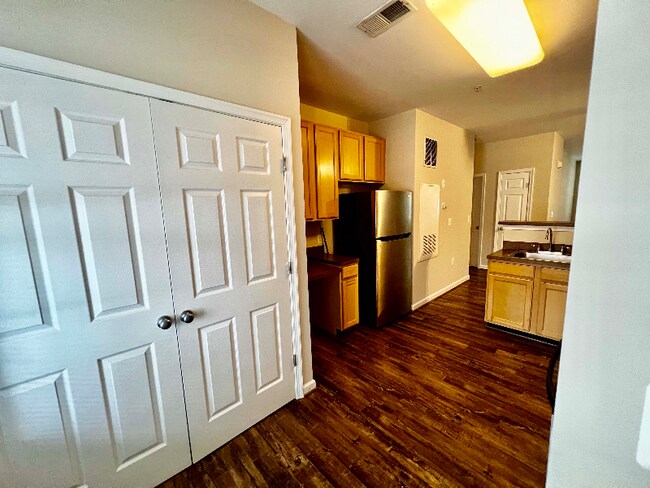 Building Photo - 42514 Hollyhock Terrace