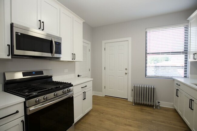 Foto del edificio - 1400 W Summerdale Ave
