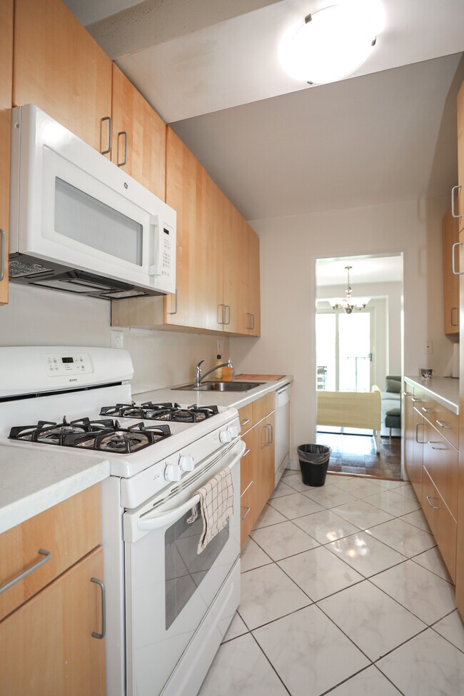 Foto del edificio - 4201 Cathedral Ave NW