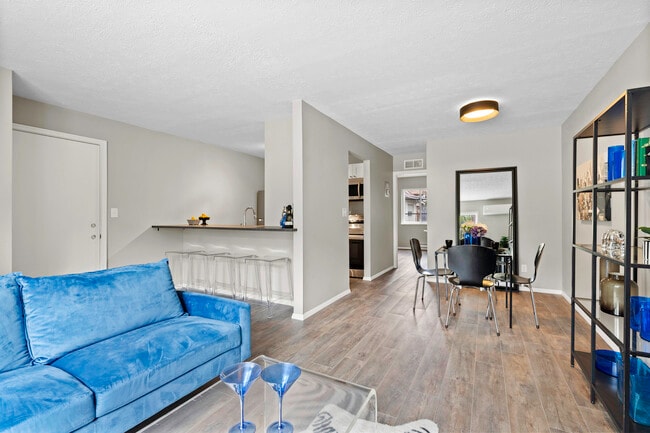 Building Photo - The Standard on Clifton