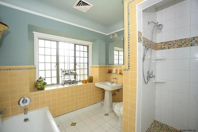 Building Photo - 14 Talford Pl