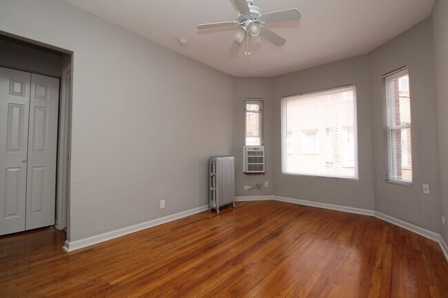 Foto del edificio - 1354.5 W Argyle St