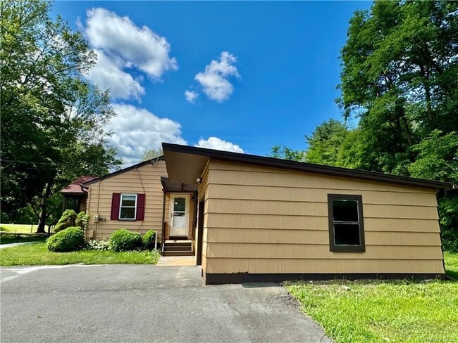 Building Photo - 401 Neversink Dr