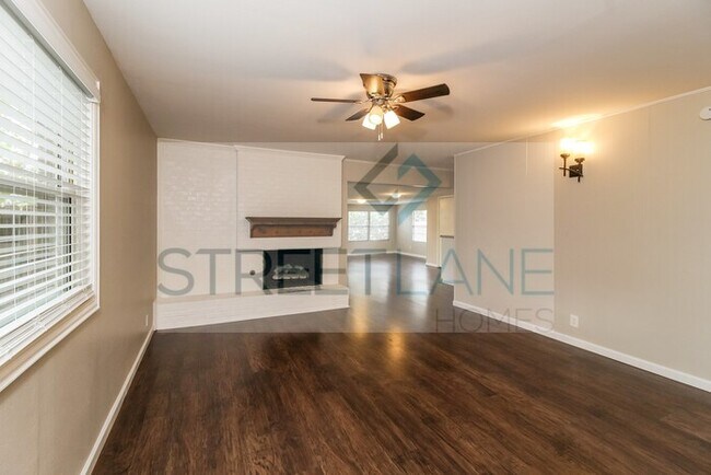 Building Photo - SPECIAL!!- $1000 off First Full Month if a...