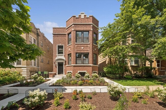 Building Photo - 5028 N Mozart St