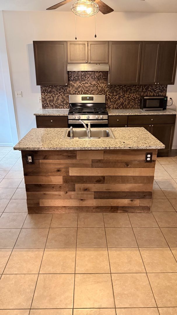 Building Photo - 1702 Wrights Wy