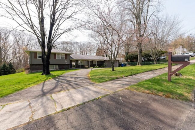 Building Photo - 54 Country Hills Rd