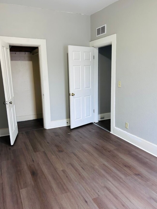 Foto del edificio - 1737 Madison St