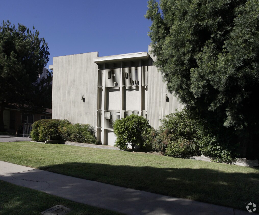 Foto del edificio - 10937 Bloomfield St