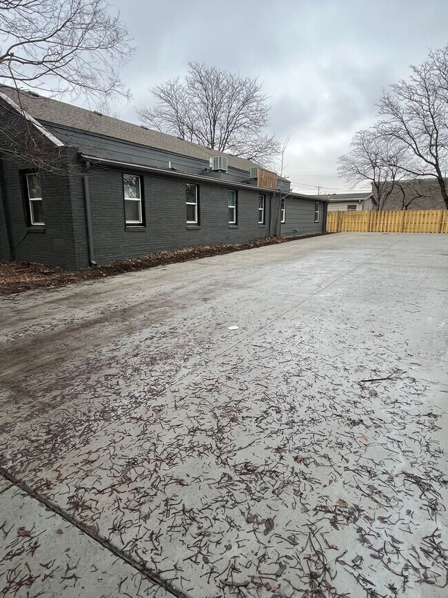 Building Photo - Beautiful 3 Bedroom, 2 Bathroom Quadplex N...