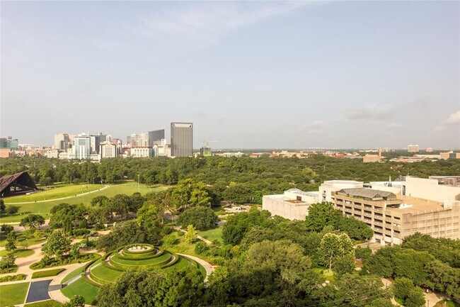 Building Photo - 1400 Hermann Dr