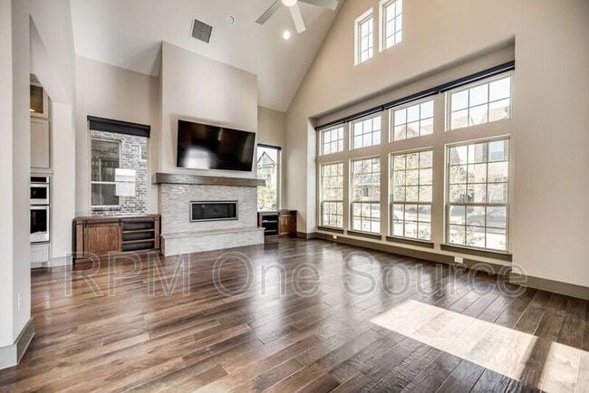 Building Photo - 7112 Royal View Dr