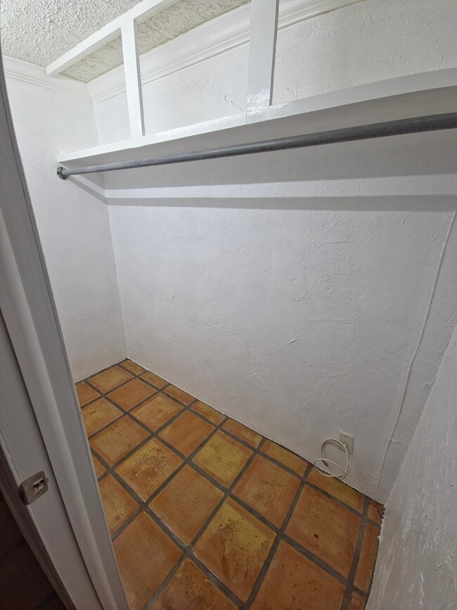 Walk-in closet - 2020 NE 4th Ave