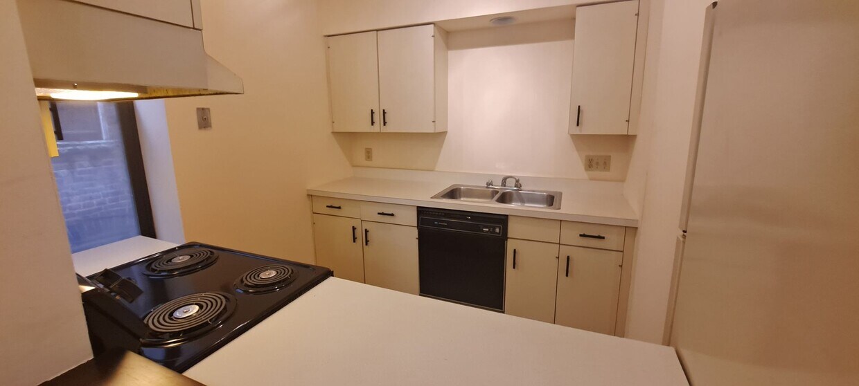 Primary Photo - 1217 Lami St