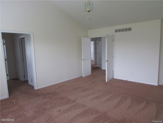 Building Photo - 45443 Glengarry Blvd