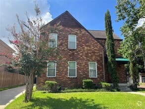Building Photo - 401 W Saulnier St