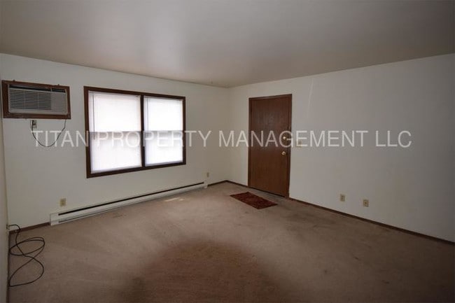 Building Photo - 683 Harvey St