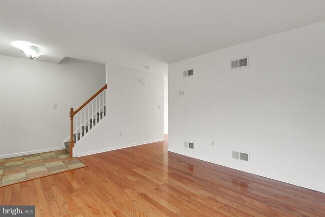 Building Photo - 640 Glen Dr