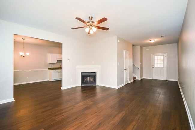 Foto del edificio - 5040 Pioneer Pkwy