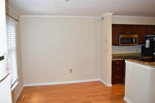 Foto del edificio - 413 W 8th St