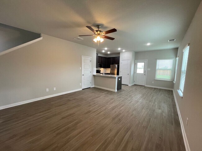 Foto del edificio - 3 Bedroom, 2.5 Bathroom, Two-story Duplex with a huge back yard in New Braunfels!