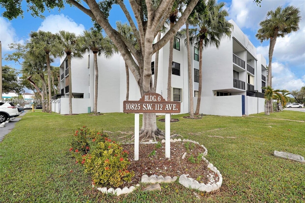 Building Photo - 10825 SW 112th Ave