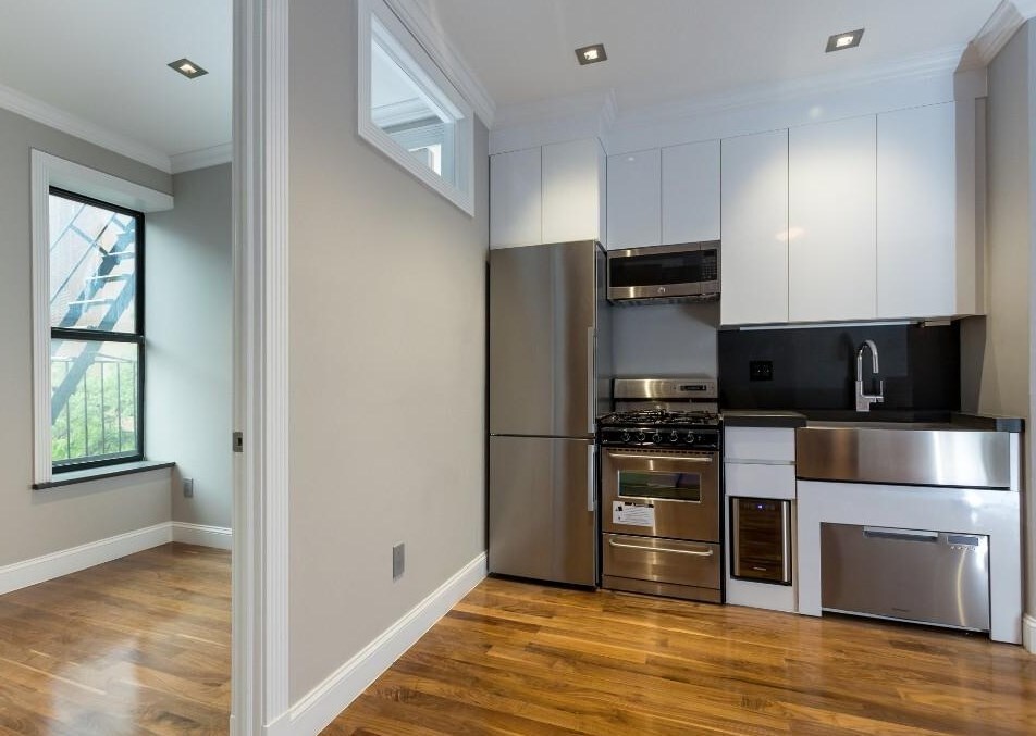 Primary Photo - 16 E 116th St