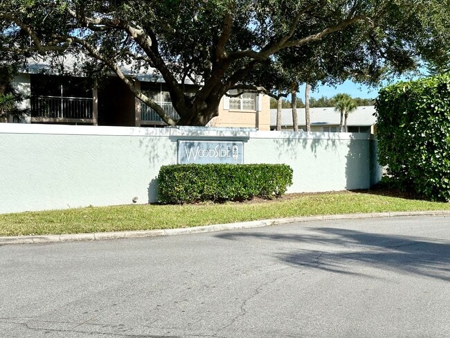 Building Photo - 933 Sonesta Ave NE