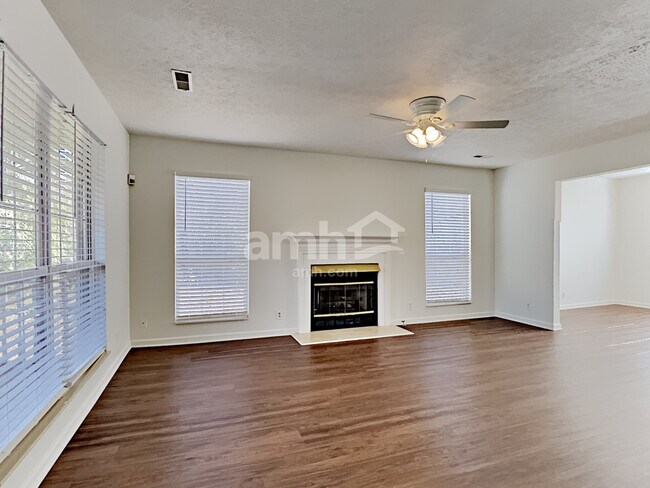 Building Photo - 2498 Port Kembla Dr