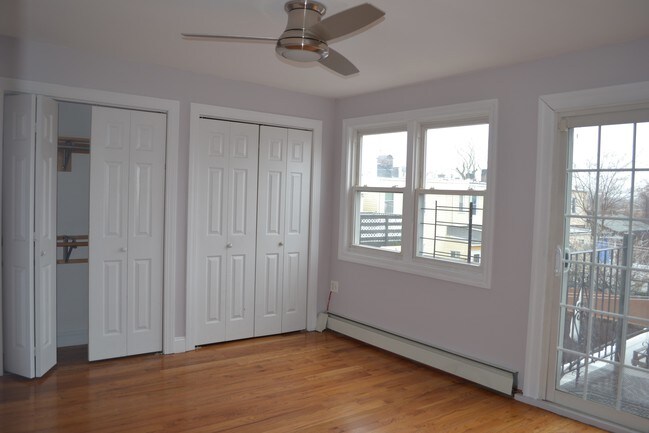 Building Photo - 1313 Balcom Ave