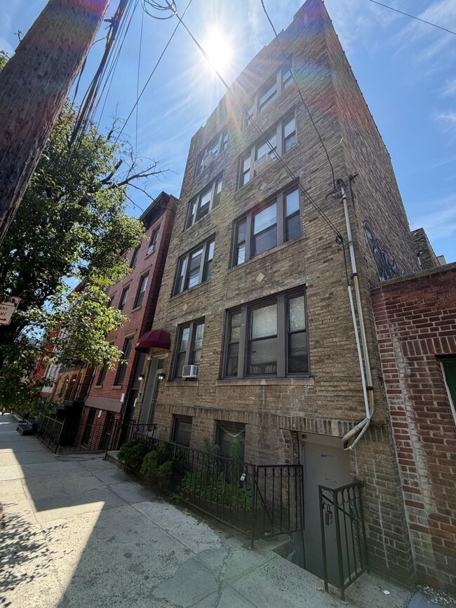 Building Photo - 247 MONTGOMERY St