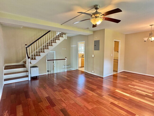 Building Photo - ALEXANDRIA - CLOSE TO PENTAGON - 5 MIN WAL...
