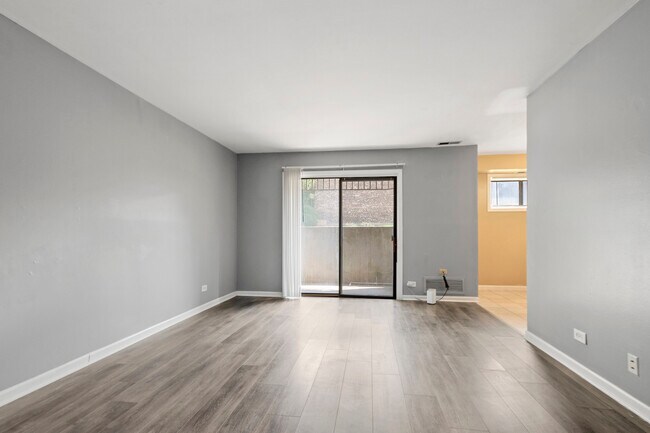 Foto del edificio - 2214 Country Club Dr