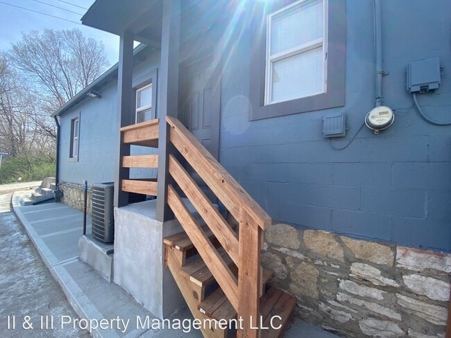 Building Photo - 2 br, 1 bath House - 10 S 6th St