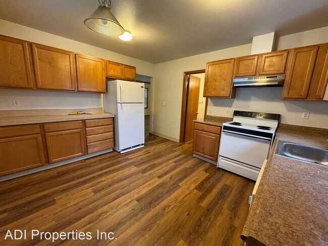 Building Photo - 2 br, 1 bath House - 555 SE Century Boulevard