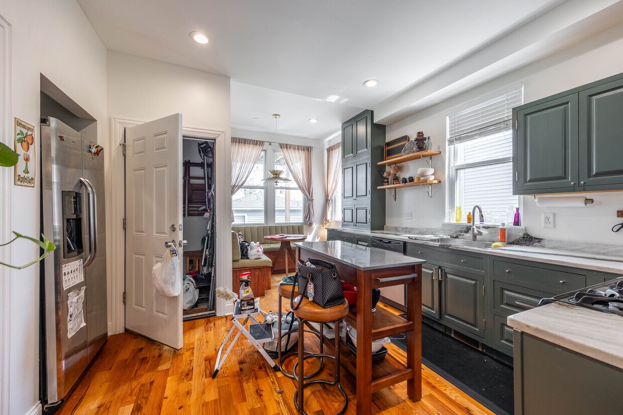 Foto principal - 2833 N Spaulding Ave
