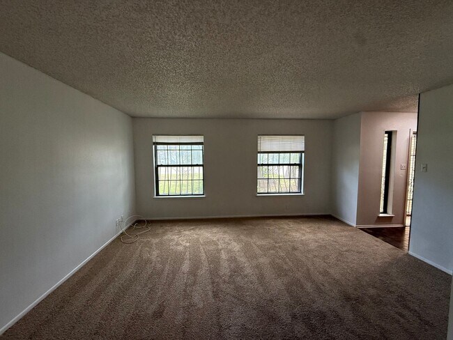 Foto del edificio - 3 Bedroom/2.5 Bath Silver Creek Subdivision