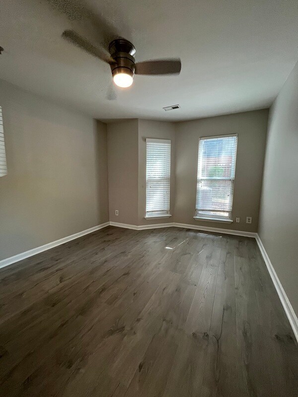 Foto del edificio - 517 N Graham St