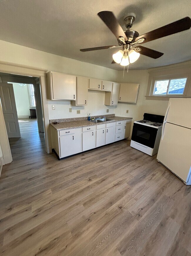 Kitchen 2 - 1015 Chelton Ave