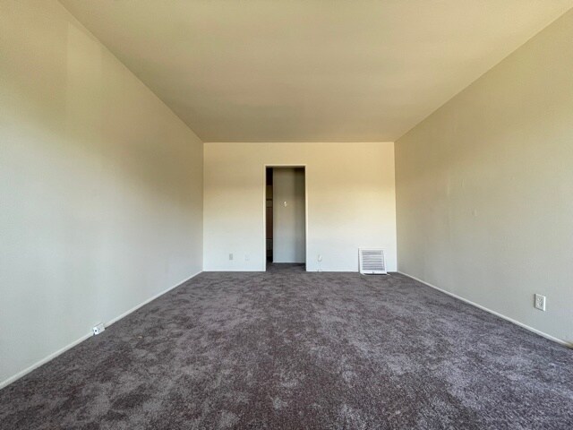 Building Photo - 5640 Bakman Ave
