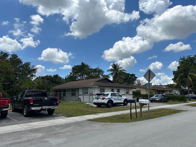 Foto del edificio - 6140 SW 41st Ct