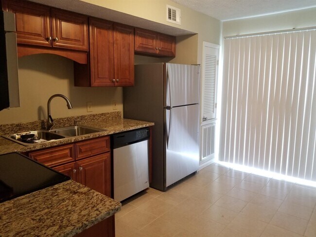 Foto del edificio - 1406 Stratford Ave