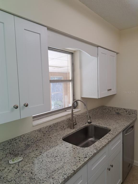 Foto del edificio - 811 Lakeside Dr