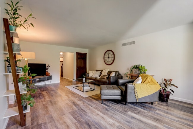 Foto del edificio - 16450 Dane Ct E